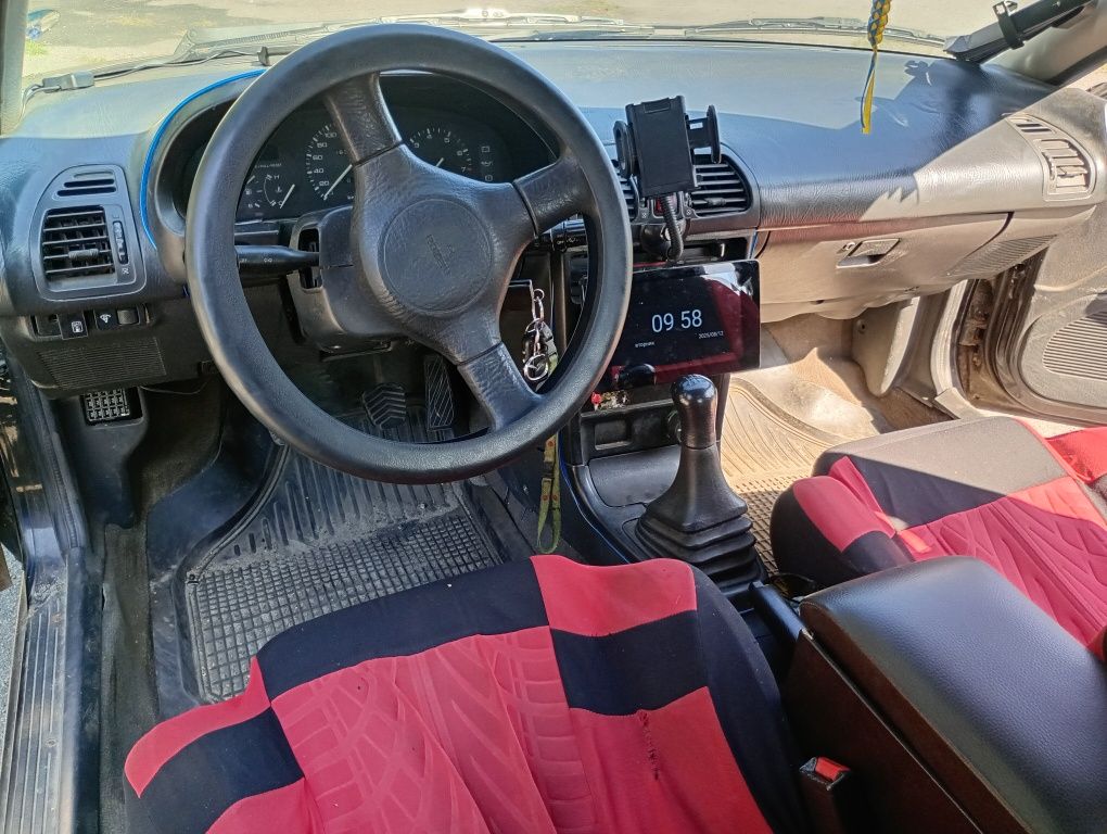 Продається mazda 323 сліпиш на повному ходу