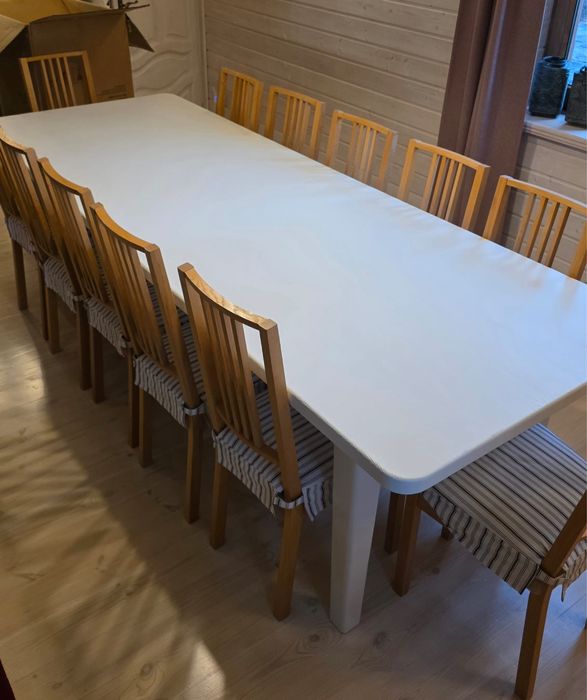 Stół jadlaniany z krzesłami
