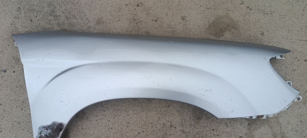 Крыло правое Subaru forester sg5