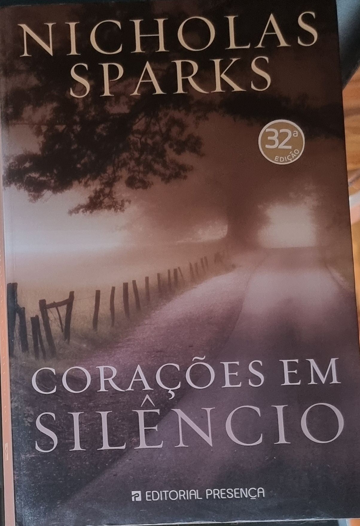 Livro "Corações em silêncio"