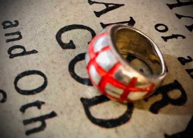 Srebrny pierścionek powlekany czerwoną emalią