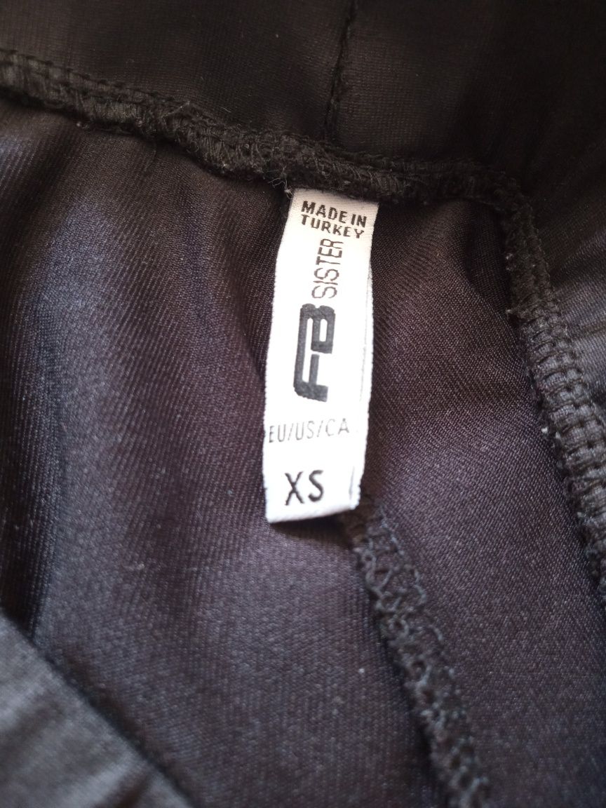 czarne legginsy dziewczęce