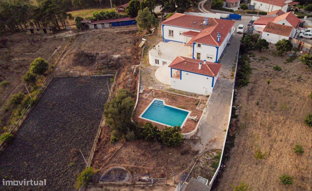 Quinta Equestre Única, T4+1 | 10 Boxes, Piscina, a 1h de Lisboa.