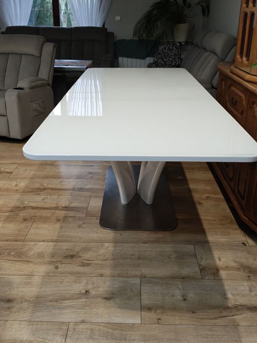 Stół do salonu, jadalni