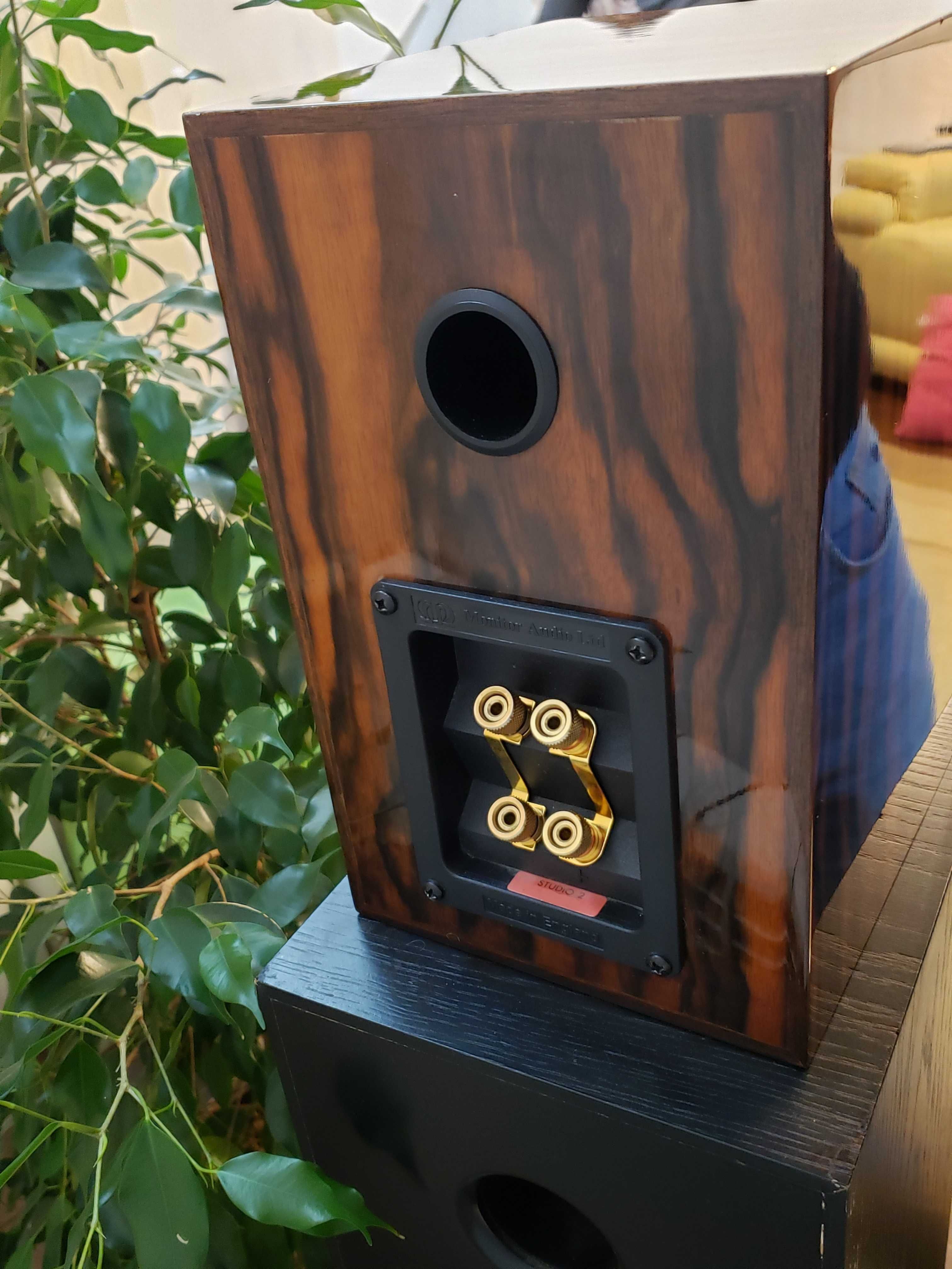Colunas monitor audio Studio 2
