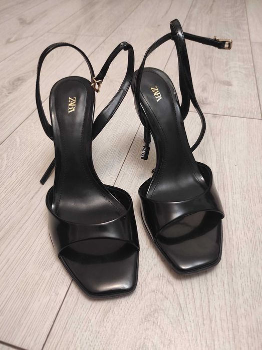 Босоніжки ZARA чорні шкіряні