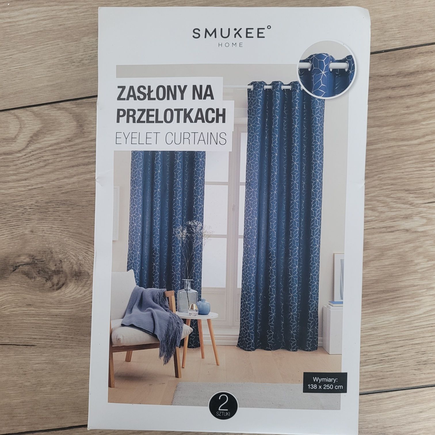 Granatowe zaslony na przelotkach że srebrnymi elementami 138x250