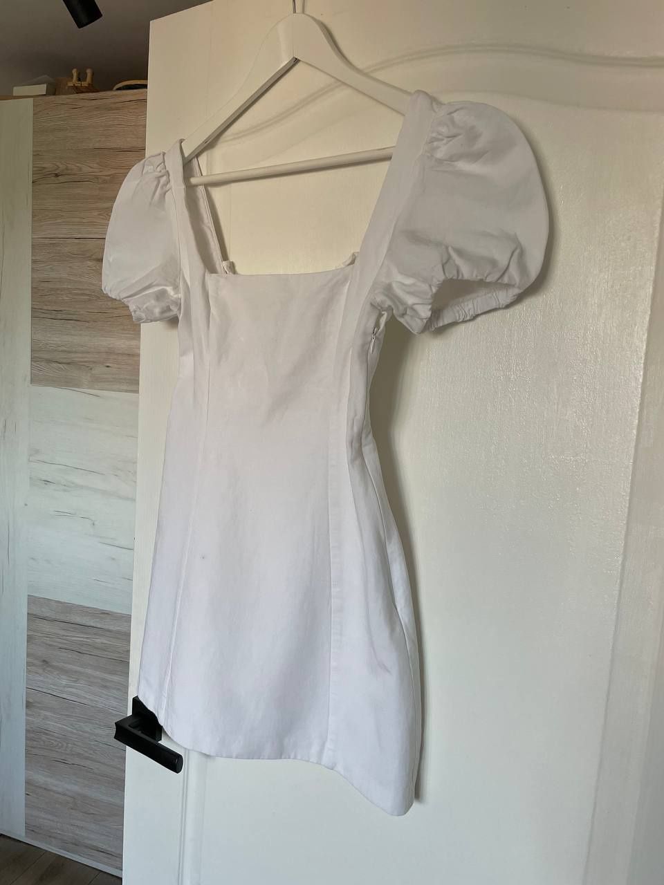 сукня з відкритою спиною від Zara