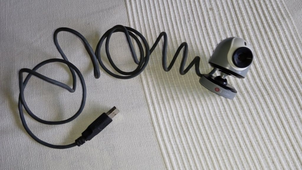 Labtec Webcam Plus + extensão USB
