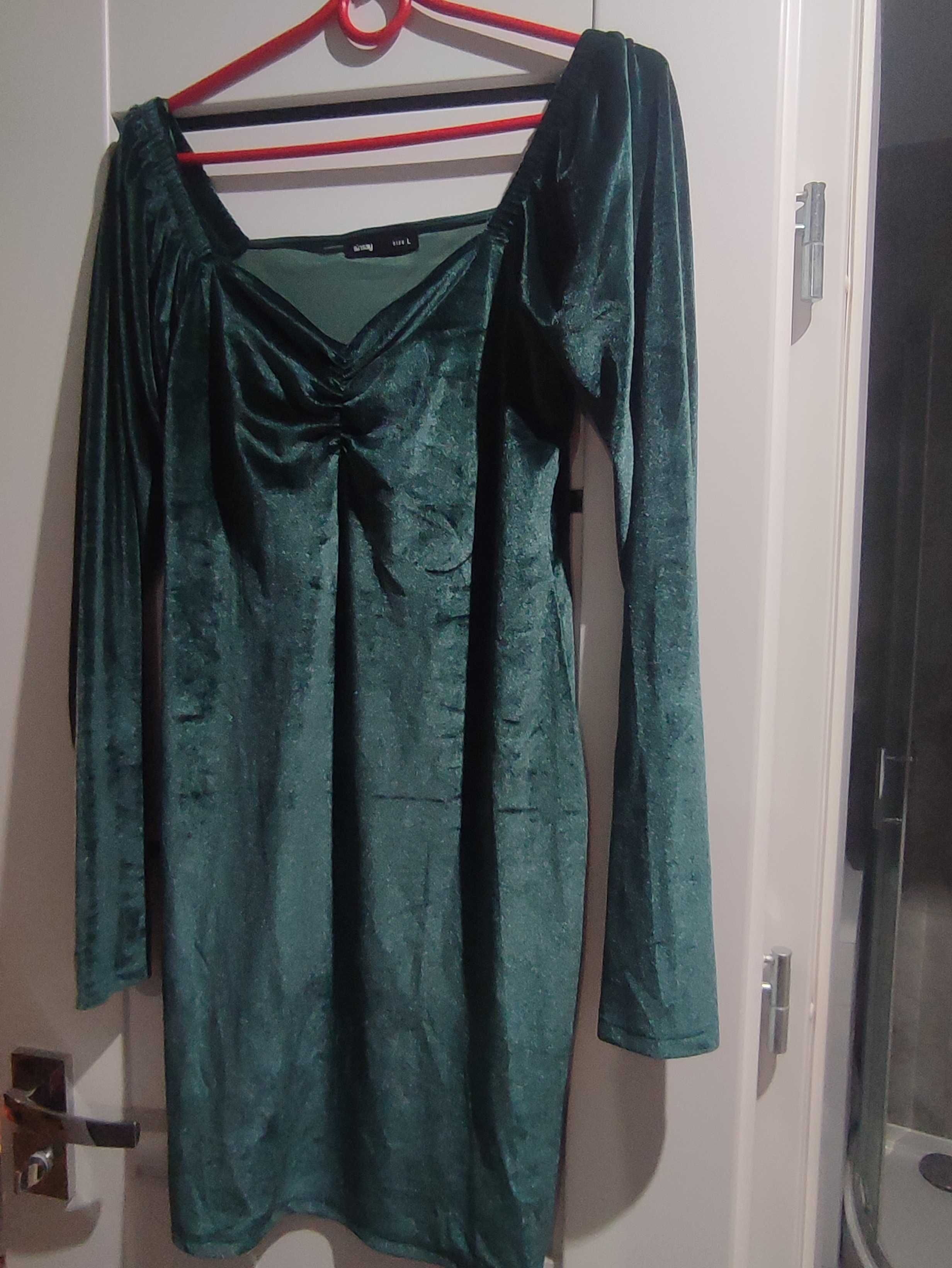 Zielona sukienka welurowa