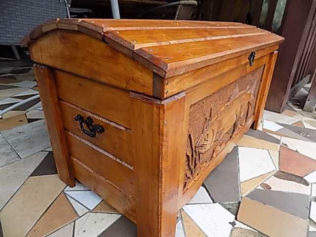 skrzynia rzeźbiona ręcznie,drewniana,kufer drewniany 100x45x50wys