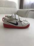 Buty NIKE 28,5 białe, czerwona podeszwa adidasy na rzepy