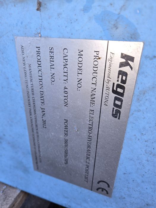 Podnosnik dwukolumnowy 4t