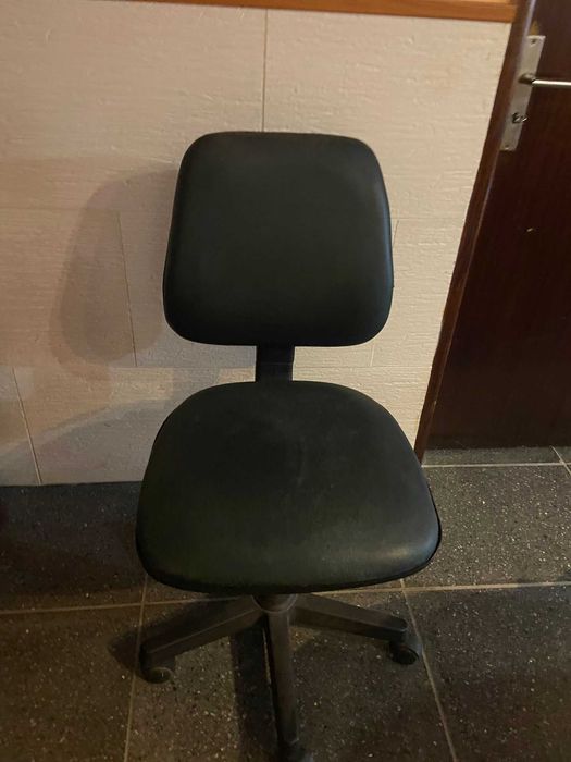 Secretária e cadeira