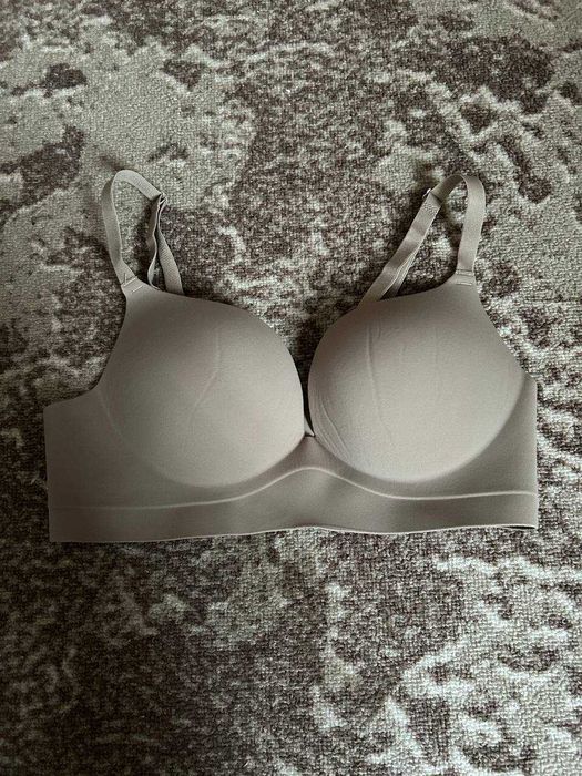 Бюстгальтер жіночий