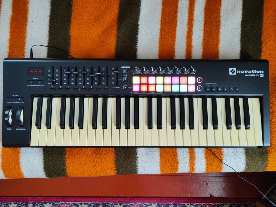 Novation Launchkey 49 MK2 — MIDI-клавіатура; Стан відмінний