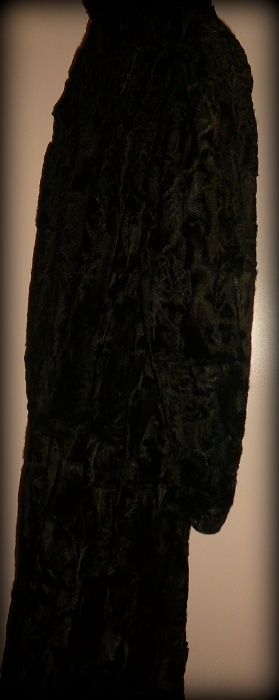 futro z karakuły czarne łapki