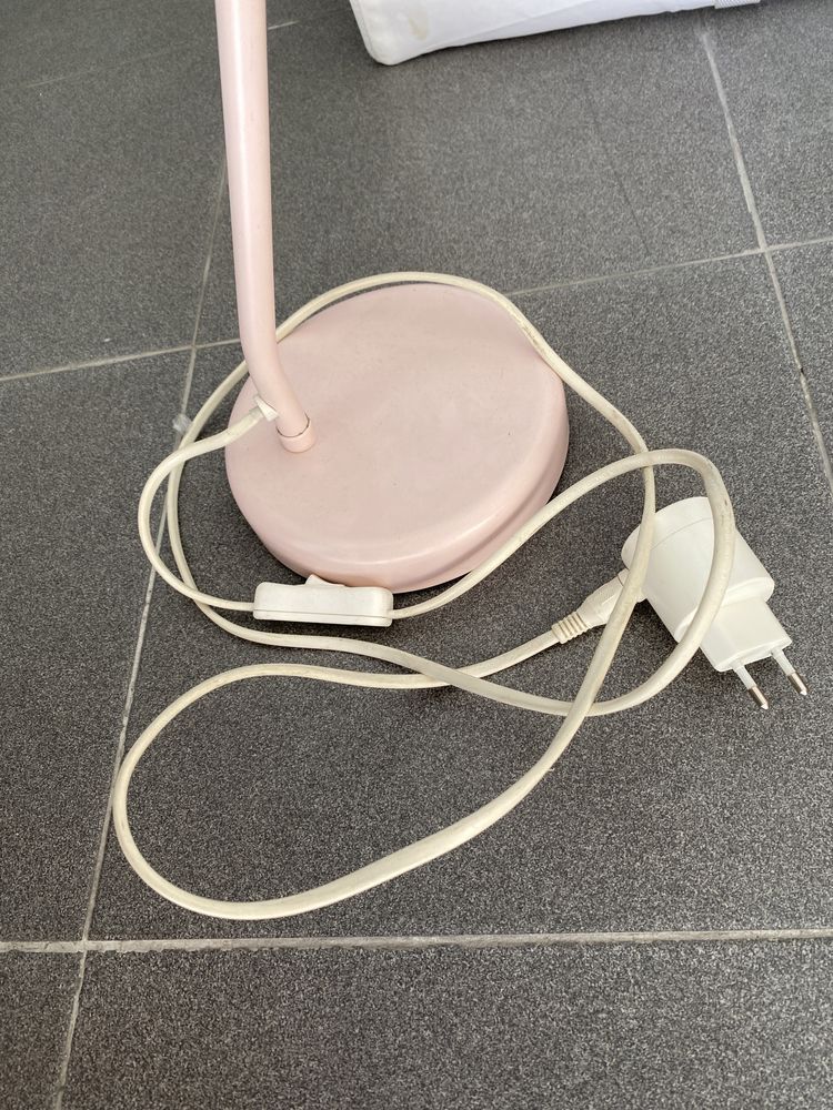 Candeeiro rosa de criança IKEA