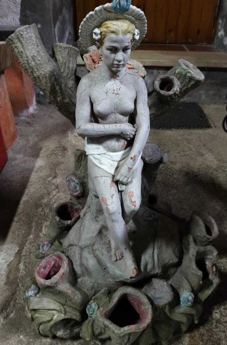 Escultura Antiga em Gesso / Cerâmica — 62 cm Altura