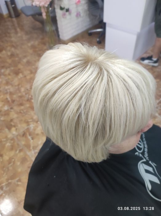 Перукар жіночий , макіяж, фарбування