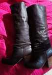 Botas de cano alto castanho 35