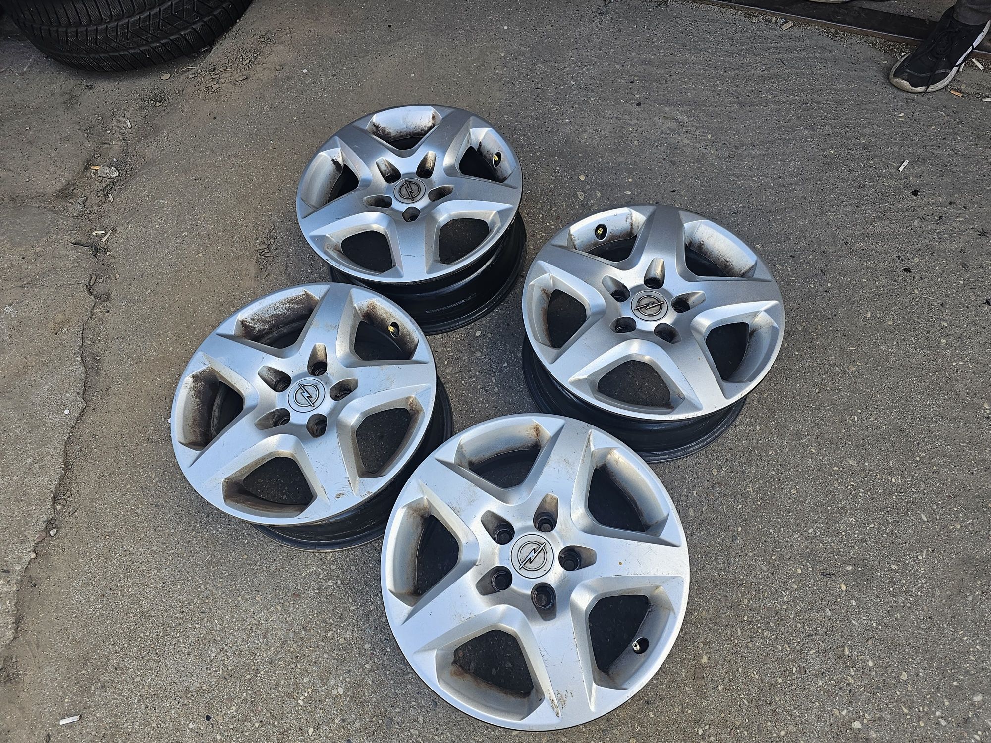 Felgi Stalowe-Strukturalne Opel Astra R16 5x110 ET39- 6.5J