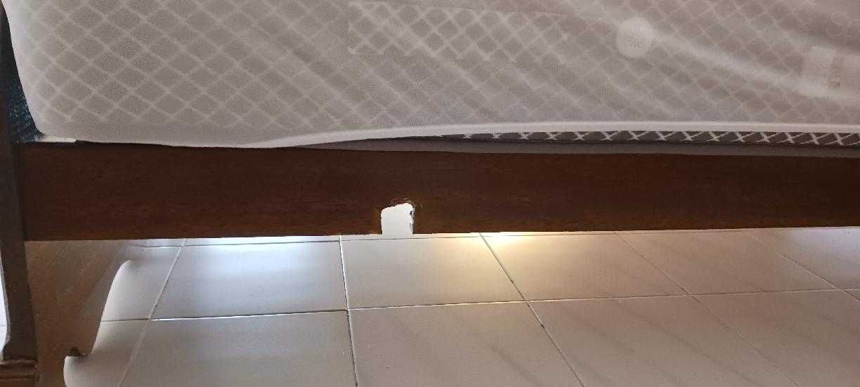 Quarto casal clássico em madeira