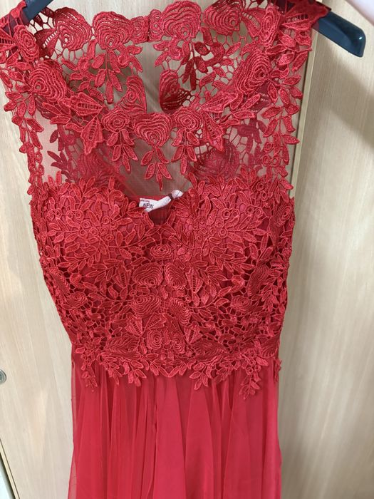 Piekna czerwona sukienka