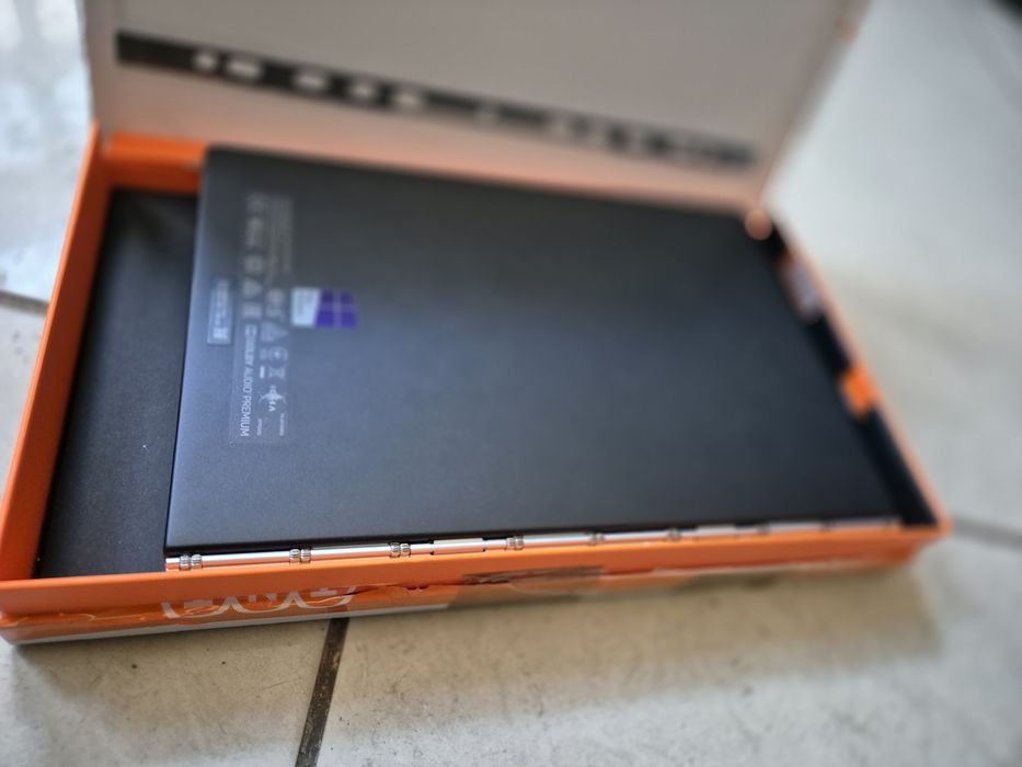 Konwertowany  tablet Lenovo Yoga Book YB1-X91f 4gb 64gb windows 10 pro