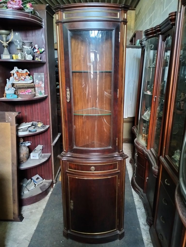 Três moveis de canto