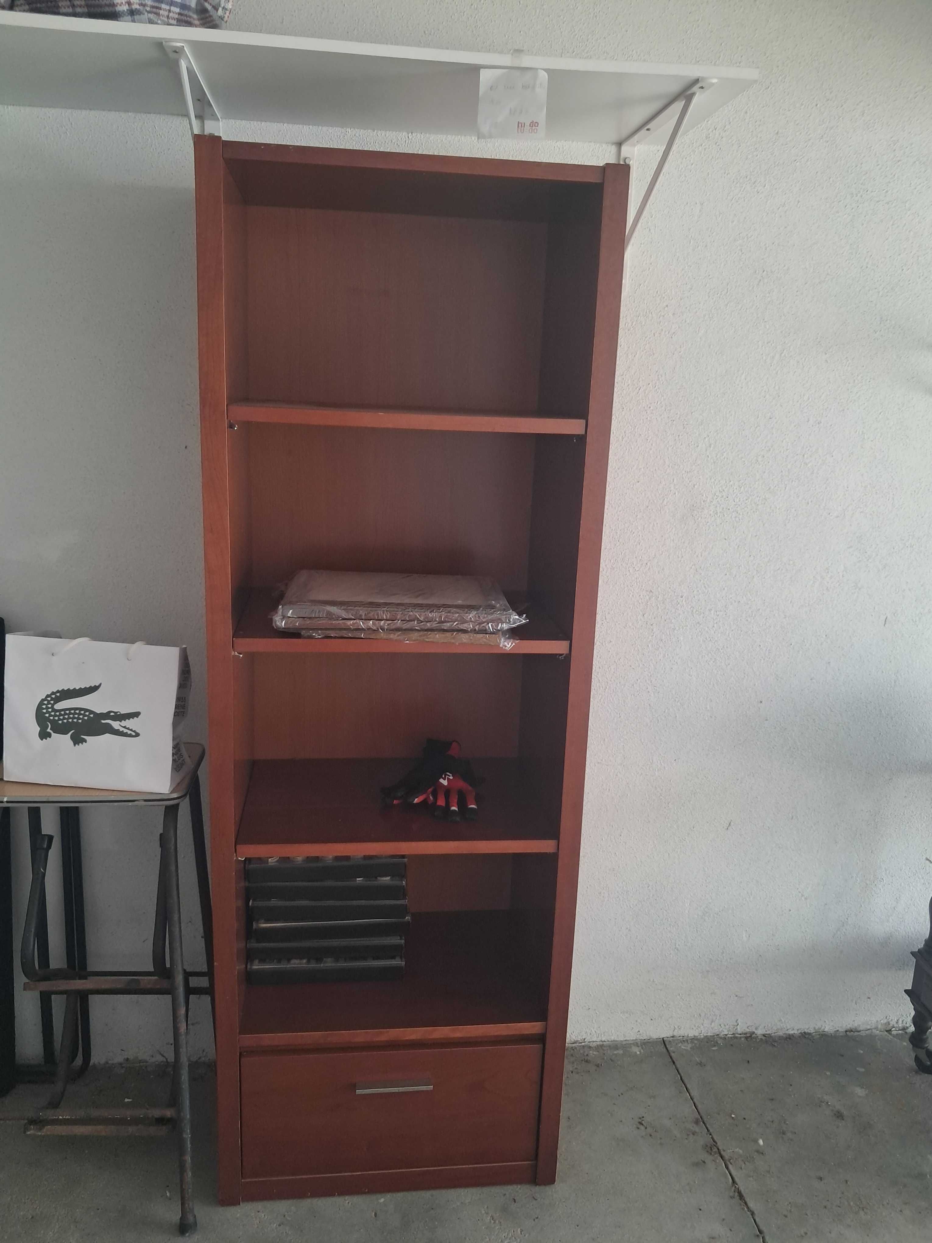Estante para livros em Madeira