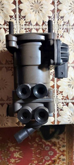 Главный тормозной кран EBS Volvo FH12