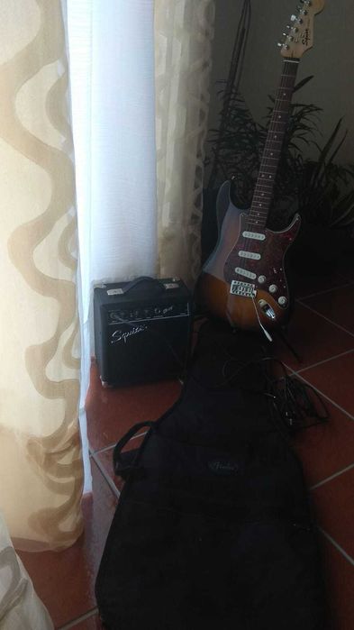 Guitarra elétrica Fender Squier Strat Series CXS