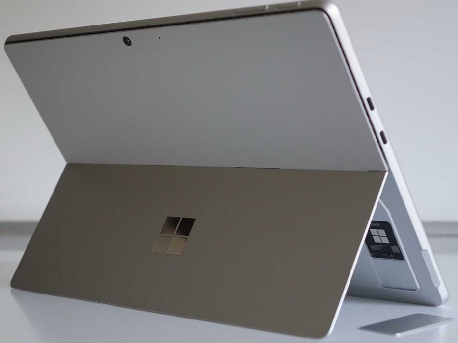Планшет Microsoft Surface Pro 11 2076 OLED 120Гц 16 256 Клава Стилус