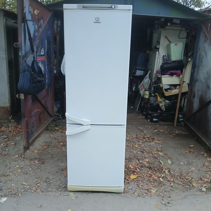 Продам холодильник Indesit