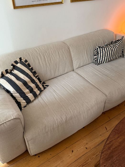 Sofá begeje super confortável – 3 anos, casa sem fumo