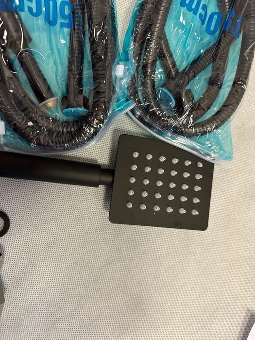 Zestaw prysznicowy czarny – deszczownica, słuchawka, bateria