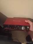 Placa de som Focusrite Scarlett 2i4 e microfone para gravaçao  da Sont