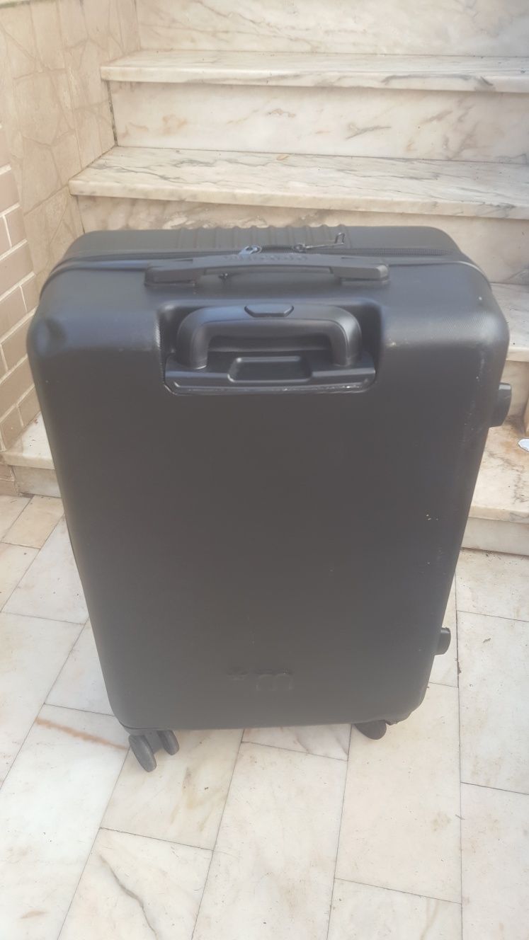 Mala Trolley ou levar á mão a mala é rigida