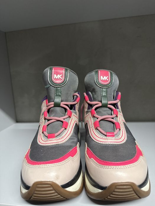 Продам крассовки Michael Kors,40,5-41 розмір