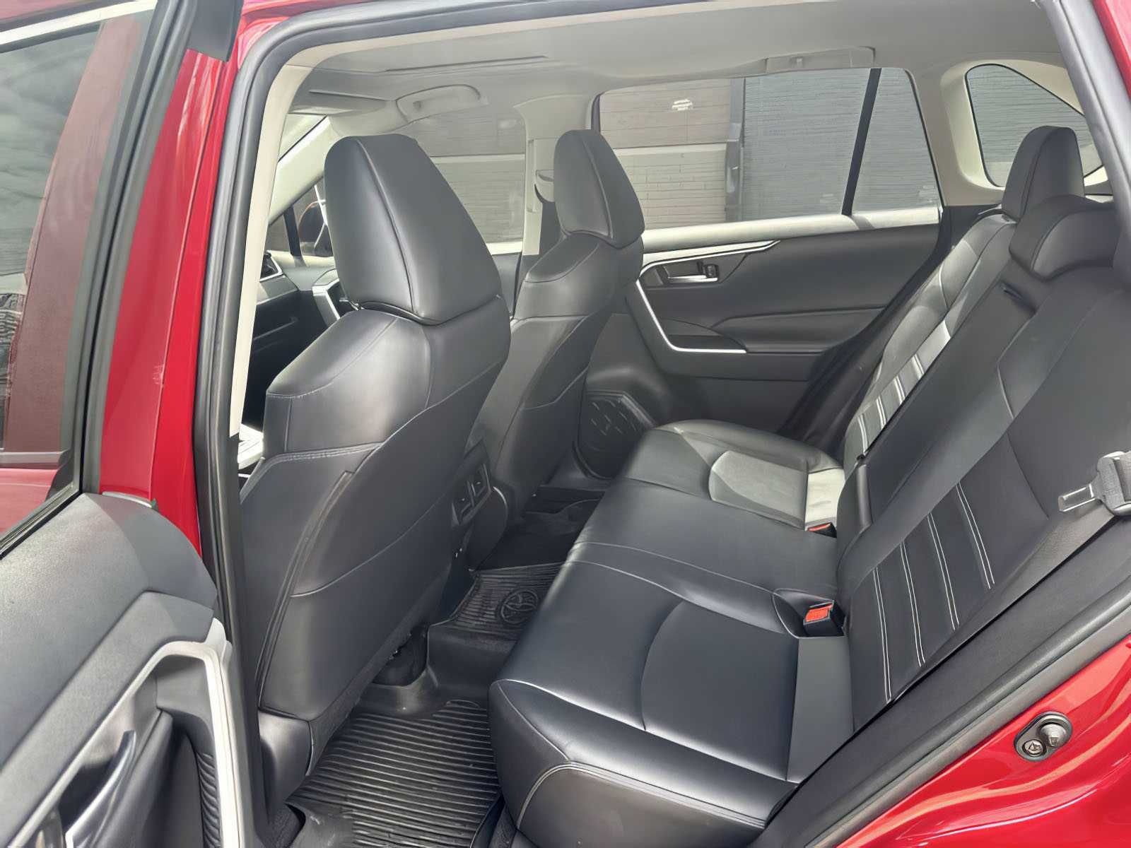 2020 Toyota RAV4 XLE Premium