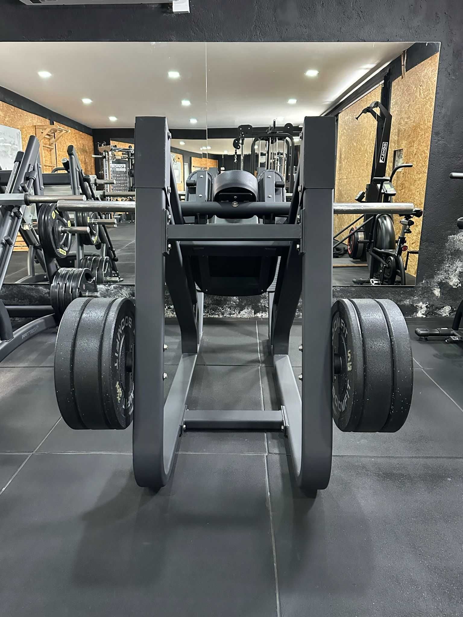Máquina Hack Squat
