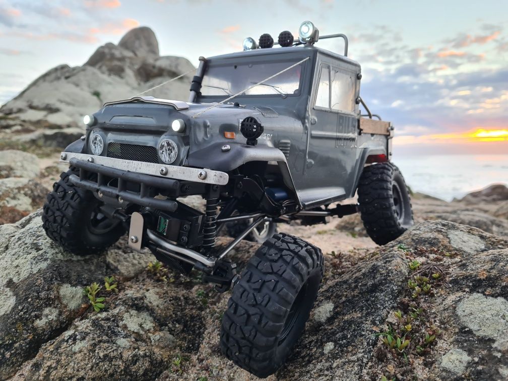 Vendo carro RC Crawler 1:10 RGT Custom
