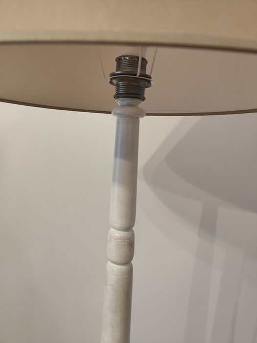 lampa stojąca rustykalna