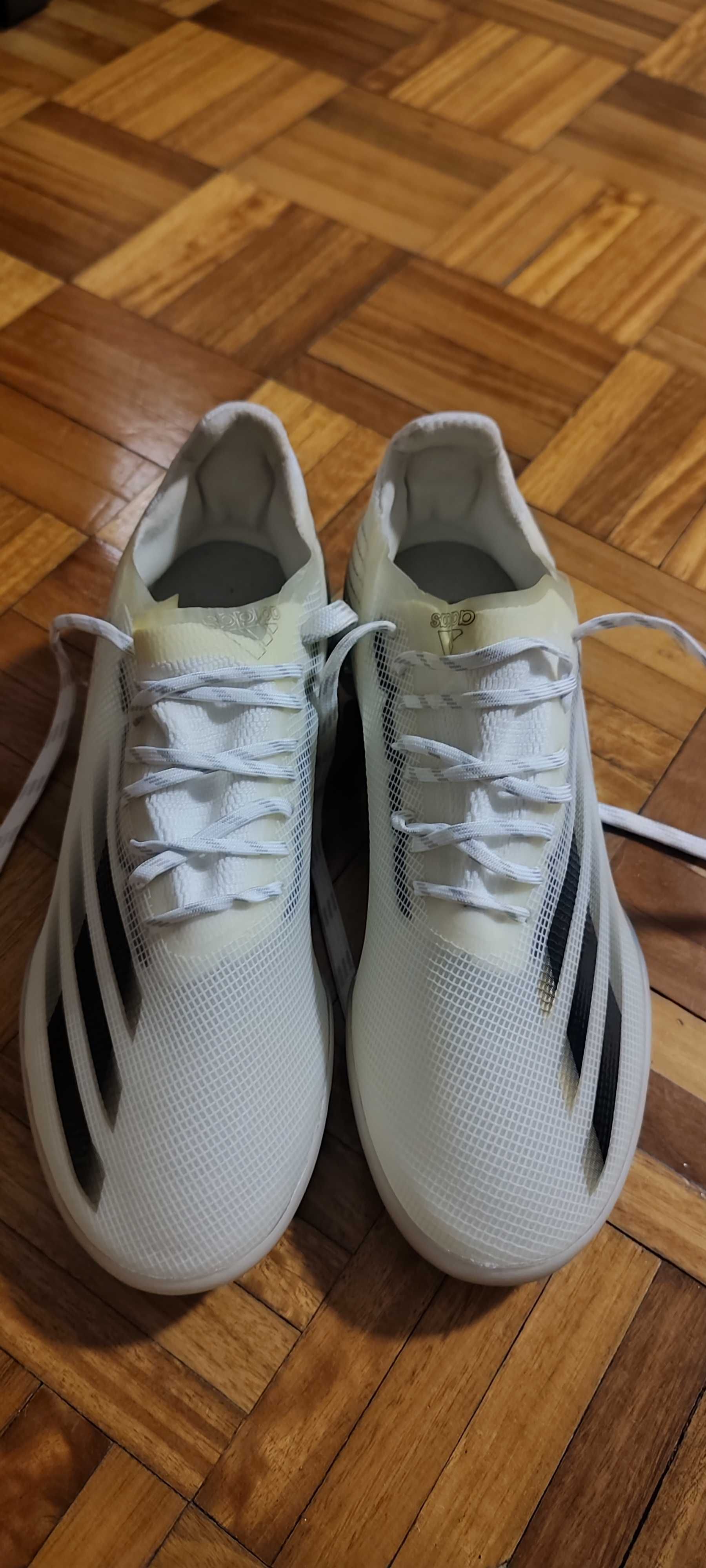 Chuteira adidas usada uma única vez