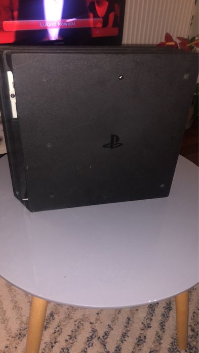 PS4 pro 1tb plus pad i kable