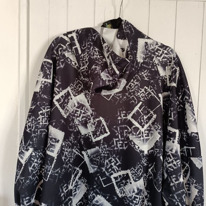 Casaco oversize da marca Fly NOVO com etiqueta