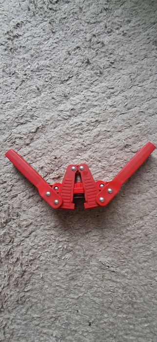 Kapslownica dwuramienna do piwa.