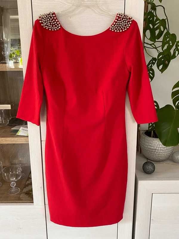 Czerwona sukienka, ozdobne ramiona Reserved XS