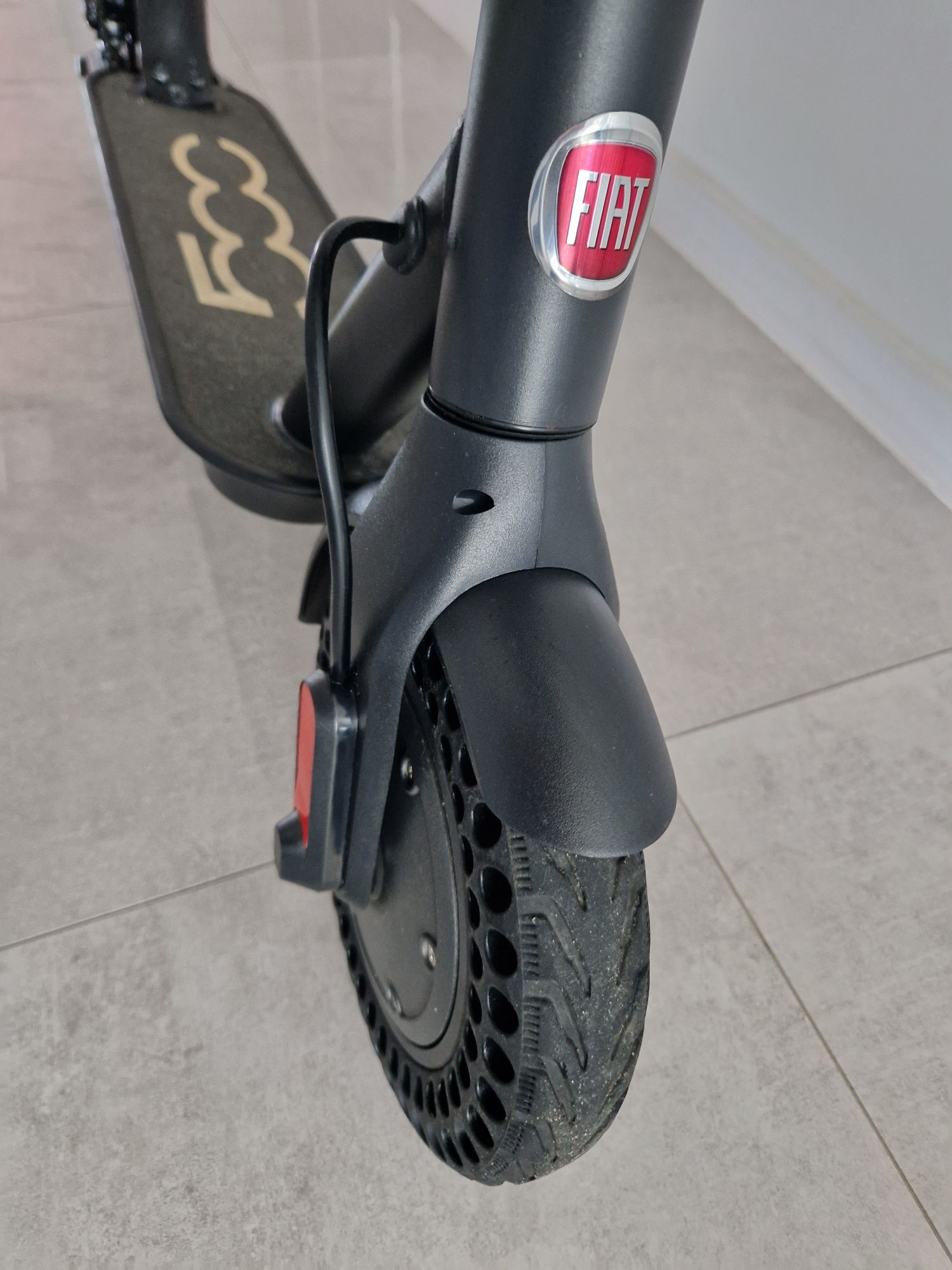 Hulajnoga elektryczna Fiat F500-F10 przebieg 586km 350w 140kg max
